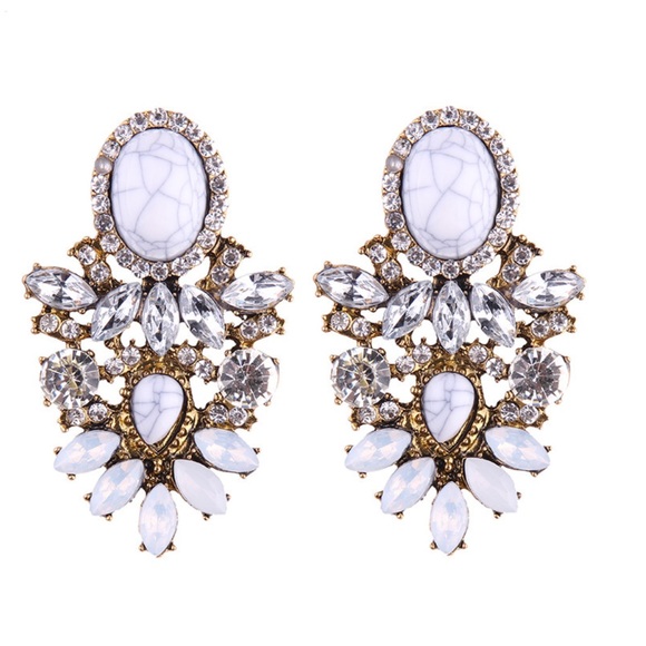 royalty Jewelry - Stunning White Royalty Jewels Crystal Drop Earring